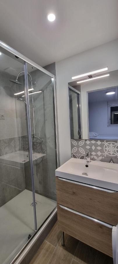 Avec Douche Privative Dans Partage - Metro - Wifi Appartement