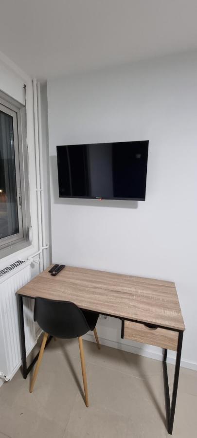 Avec Douche Privative Dans Partage - Metro - Wifi Appartement *