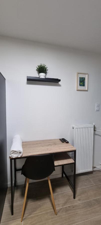Avec Douche Privative Dans Partage - Metro - Wifi Appartement